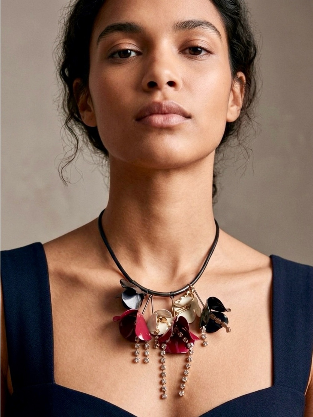 RHINESTONE FLOWER NECKLACE